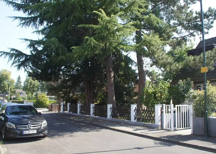 All-in-one Mit Eigener Sonnenterrasse Im Garten Dusseldorf