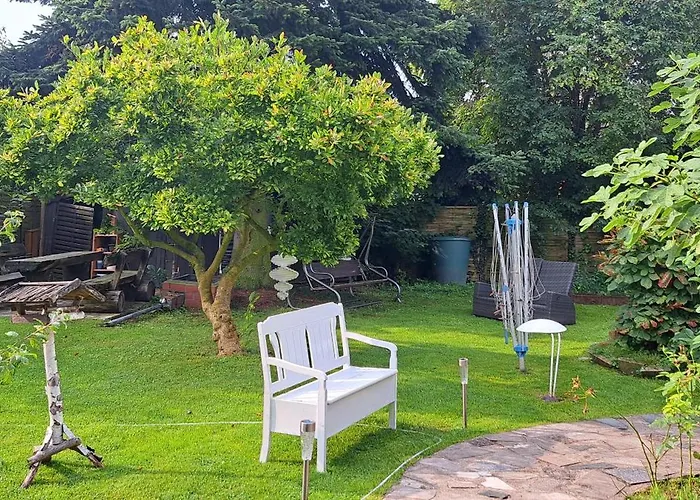 Apartment All-in-one Mit Eigener Sonnenterrasse Im Garten Dusseldorf