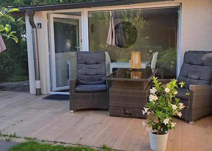 Apartment All-in-one Mit Eigener Sonnenterrasse Im Garten Dusseldorf
