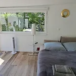 شقة All-in-one Mit Eigener Sonnenterrasse Im Garten