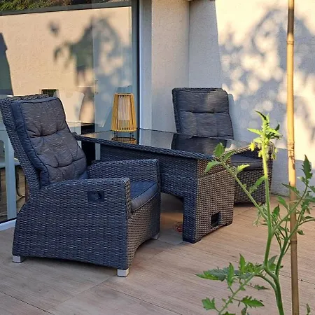 All-in-one Mit Eigener Sonnenterrasse Im Garten Apartment