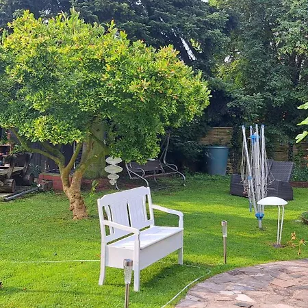 Apartment All-in-one Mit Eigener Sonnenterrasse Im Garten Dusseldorf
