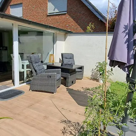 All-in-one Mit Eigener Sonnenterrasse Im Garten *