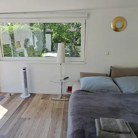 شقة All-in-one Mit Eigener Sonnenterrasse Im Garten