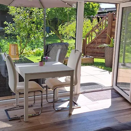 All-in-one Mit Eigener Sonnenterrasse Im Garten Apartment Dusseldorf