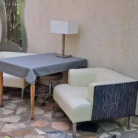 All-in-one Mit Eigener Sonnenterrasse Im Garten アパート デュッセルドルフ