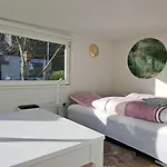 All-in-one Mit Eigener Sonnenterrasse Im Garten Daire *